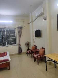 TV a/nebo společenská místnost v ubytování Ngoc Son Hotel