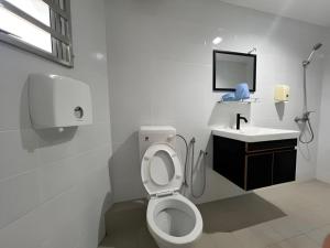 Koupelna v ubytování OYO 90994 Hotel Golden Mouse