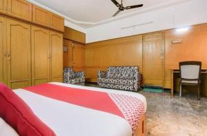 Ένα ή περισσότερα κρεβάτια σε δωμάτιο στο The vivekam Homestay nr Hindustan college Nava india