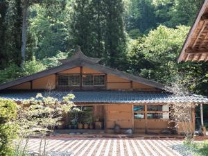 a japanese house in the middle of a forest at LATERAL - Vacation STAY 36594v in Shiojiri