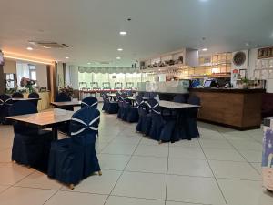 Restoran atau tempat lain untuk makan di Higher Hotel