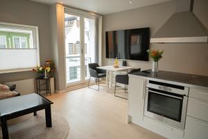 Nhà bếp/bếp nhỏ tại Prime location, Free parking, Private balcony