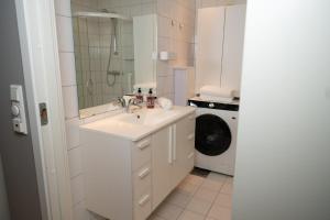 Phòng tắm tại Prime location, Free parking, Private balcony +18 ảnh