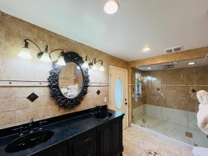 Ένα μπάνιο στο Garden View 4-bedroom house in charming El Dorado Hills with Wifi +50 φωτογραφίες