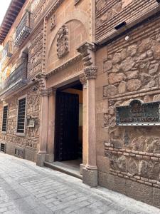 an entrance to a building with a door at Hotel Boutique Casón De Los López in Toledo