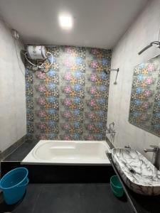 Ένα μπάνιο στο A R Regency