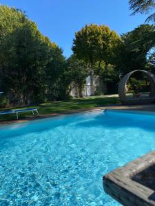 Bassein majutusasutuses Le Relais d'Angély või selle lähedal