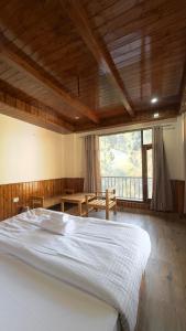 Ένα ή περισσότερα κρεβάτια σε δωμάτιο στο त्रिnity homestay