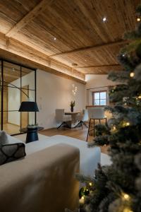 a living room with a christmas tree in the foreground at Arnestgut in Strobl