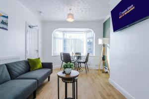 a living room with a couch and a table at Contractor Heaven Four Bedroom Free Parking in Manchester by Eason Stays in Little Hulton