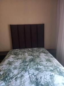 Ένα ή περισσότερα κρεβάτια σε δωμάτιο στο Lovely Home in Bushveld estate