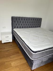 Voodi või voodid majutusasutuse Studio apartment toas