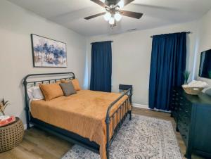 Fotografie z fotogalerie ubytování 2024 Modern Farmhouse- Cozy Vibes, Rural Charm v destinaci Elizabeth City