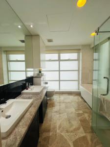 Et badeværelse på The Platinum KLCC By Sky Home