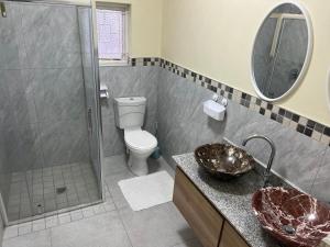 Ένα μπάνιο στο M Lodge +18 φωτογραφίες