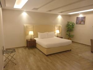 Voodi või voodid majutusasutuse شقق خزامى المخدومه toas