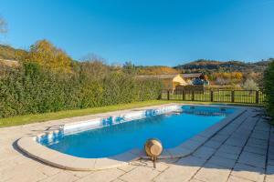 Bazén v ubytování Fleur de Thym nebo v jeho okolí