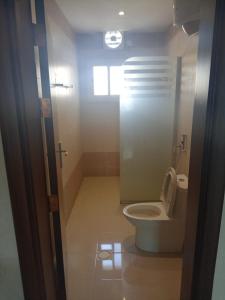 Vannituba majutusasutuses شقق خزامى المخدومه +17 fotot