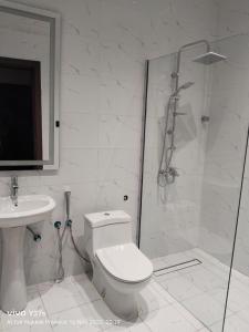 Ένα μπάνιο στο شاليه انسام الورد مثملة