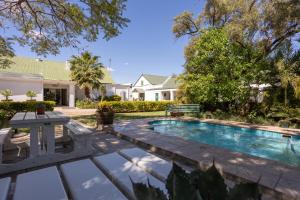 Bazén v ubytování The Royal Steytlerville nebo v jeho okolí