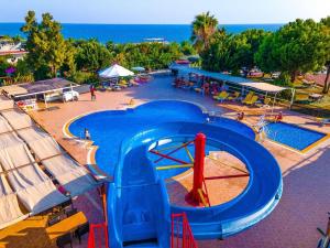 Πισίνα στο ή κοντά στο Elysium Elite Hotel