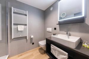 Un baño de Hotel Domizil 11 fotos más