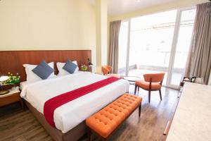 Ένα ή περισσότερα κρεβάτια σε δωμάτιο στο Estherea Elite Morjim +10 φωτογραφίες