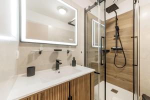 Phòng tắm tại Armor beautiful renovated apartment 2 bedrooms