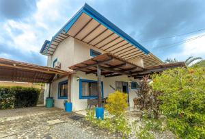 Το κτήριο όπου στεγάζεται  η παραθεριστική κατοικία