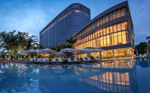 Πισίνα στο ή κοντά στο LOTTE Hotel Yangon +62 φωτογραφίες