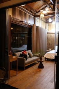 a living room with a couch and a bed at Balana HaGiang in Làng Lap