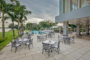 Бассейн в LOTTE Hotel Yangon или поблизости