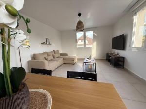 TV/trung tâm giải trí tại Superbe Luxury T3 proche Paris & Disneyland +10 ảnh