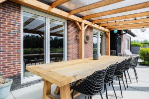 Imagen de la galería de Villa Crème de la Kremmer met Hottub & Sauna | 8 personen, en Gasselte