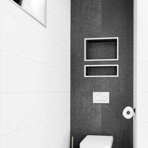 a black and white bathroom with a toilet at Villa Crème de la Kremmer met Hottub & Sauna | 8 personen in Gasselte +47 photos