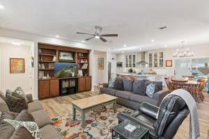 Χώρος καθιστικού στο Simone Tranquilla - 2010 Bruce Drive