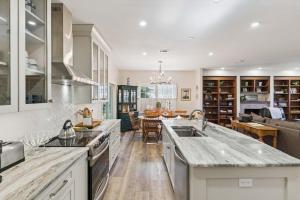 Η κουζίνα ή μικρή κουζίνα στο Simone Tranquilla - 2010 Bruce Drive