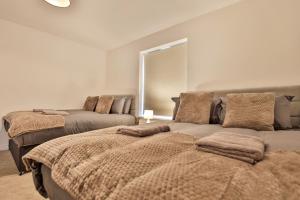 Postel nebo postele na pokoji v ubytování Littlebrooke House, Bolton, Free Parking, by NMB Property