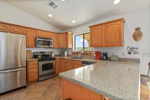 Köök või kööginurk majutusasutuses Desert Oasis Near Hiking Biking and 4x4 Trails