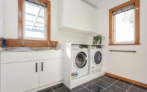 Imagine din galeria proprietății Shire Peak Farm Near Hobbiton Stunning Views în Tirau