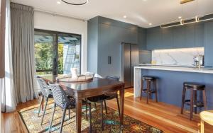 Η κουζίνα ή μικρή κουζίνα στο Shire Peak Farm Near Hobbiton Stunning Views +20 φωτογραφίες