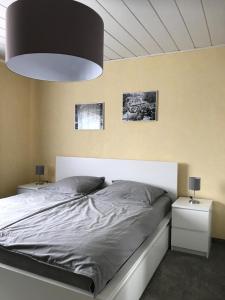 Postel nebo postele na pokoji v ubytování Ferienhaus Am Weiher