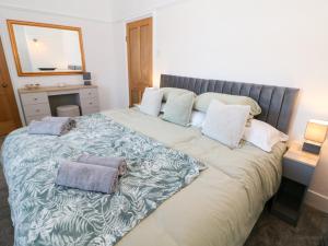 Ένα ή περισσότερα κρεβάτια σε δωμάτιο στο Shunters Nook