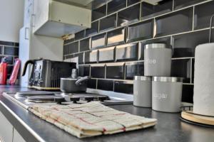 Η κουζίνα ή μικρή κουζίνα στο Athol House, near Old Trafford, Free Parking