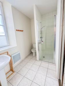 Vannituba majutusasutuses Au bord de la rivière à Pont-Labbé