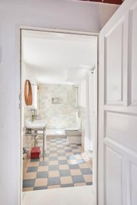 a bathroom with a toilet and a sink and a door at Das Wewelsflether Bäckerhaus - 250qm für 12 Gäste in Wewelsfleth