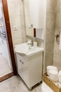 Ένα μπάνιο στο PASSAGE Center +16 φωτογραφίες