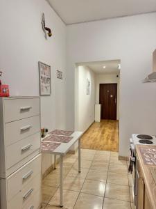 a kitchen with a table in the middle of a room at Pokoje przy Rynku III in Katowice