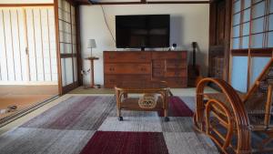 Μια τηλεόραση ή/και κέντρο ψυχαγωγίας στο 旅籠屋cafeKATARI