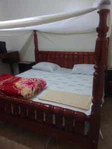 Postel nebo postele na pokoji v ubytování Reptile Village Cribz Entebbe + 18 fotografií